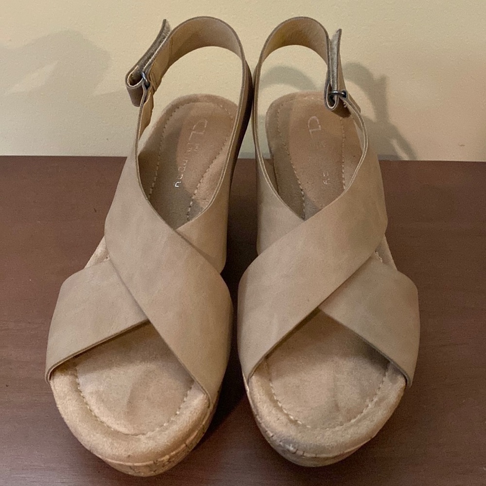CL Laundry 8 1/2 beige wedge sandals